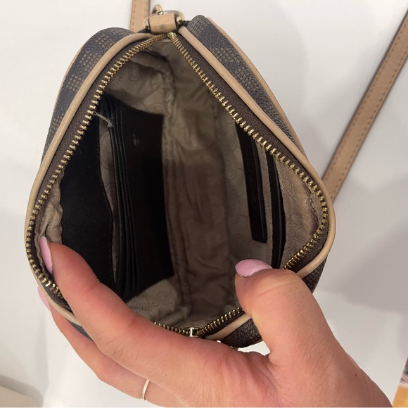 MICHAEL KORS SHOULDER CLUTCH - Picture 6 of 6